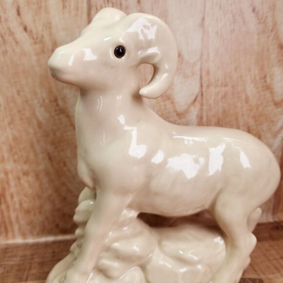 Canadiana Pottery - Beige Ram Part of The Collectables (#317) - Picture 10 of 11